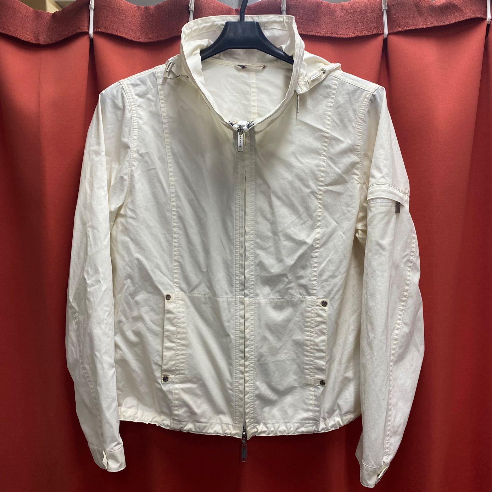 Burberry バーバリー ナイロン ホワイト フーディー パーカー Burberry バーバリー ナイロン ホワイト フーディー パーカー