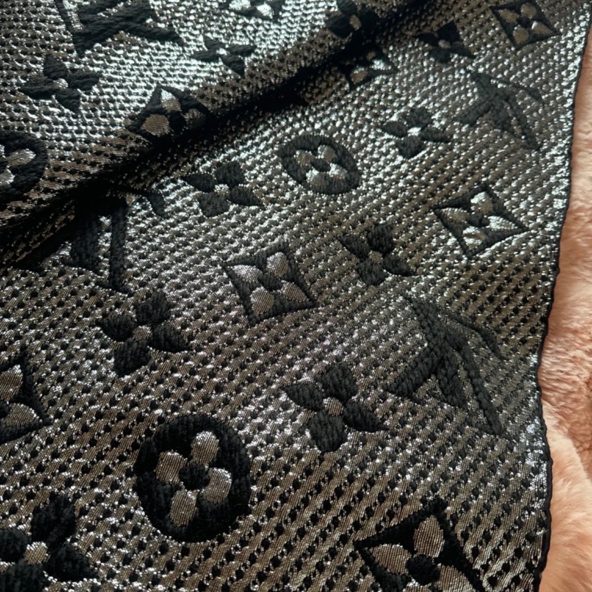 ルイヴィトン エシャルプロゴマニア マフラー シャイン ブラック  