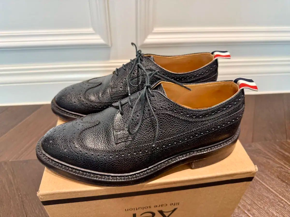 【美品】【TOMBROWN】ブラックレザーウィングチップシューズ トムブラウン ウイングチップ 美品】【TOMBROWN】ブラックレザー