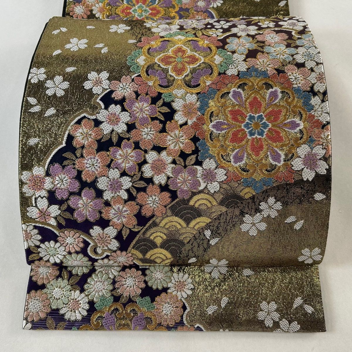 A17 袋帯 秀品 幾何学模様 箔 銀色 全通 銀色　正絹 袋帯 美品 名品 やまと 変わり市松 幾何学模様 銀糸 箔 灰色 六