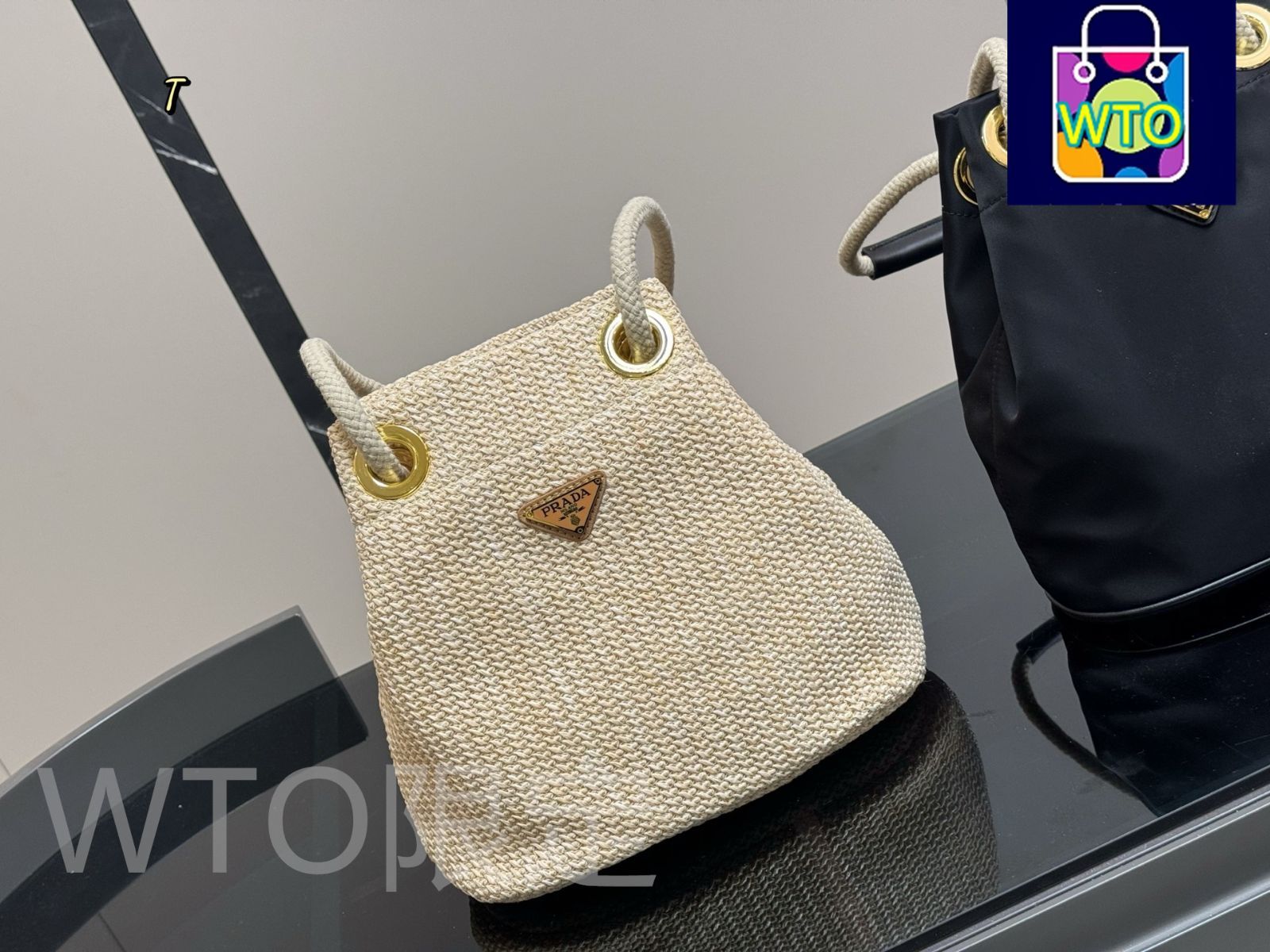 2025年春夏新作★PRADA★リナイロン スモール バケットバッグ 今日特価】PRADA 2025 春夏 ナイロン バケットバッグ 23×25cm
