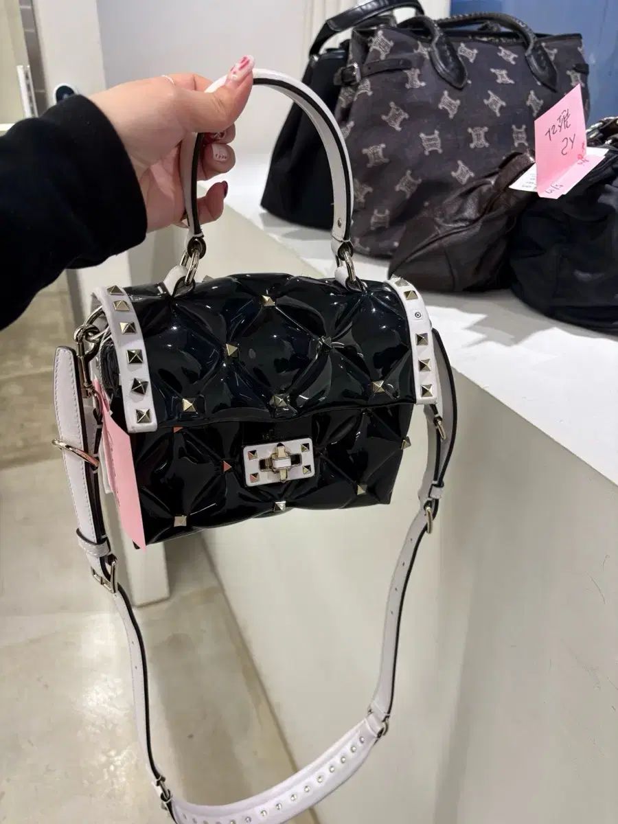 ヴァレンティノ　ロックスタッズバッグ　グレー ヴァレンティノ ロック スタッズ バッグ グレー