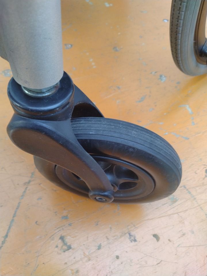 送料無料 一部地域を除く ワケアリ 自走式車椅子 ネクストコア NEXT-11B-40 KM-25-0917-16 STEELWINDOWSANDDOORS_COM