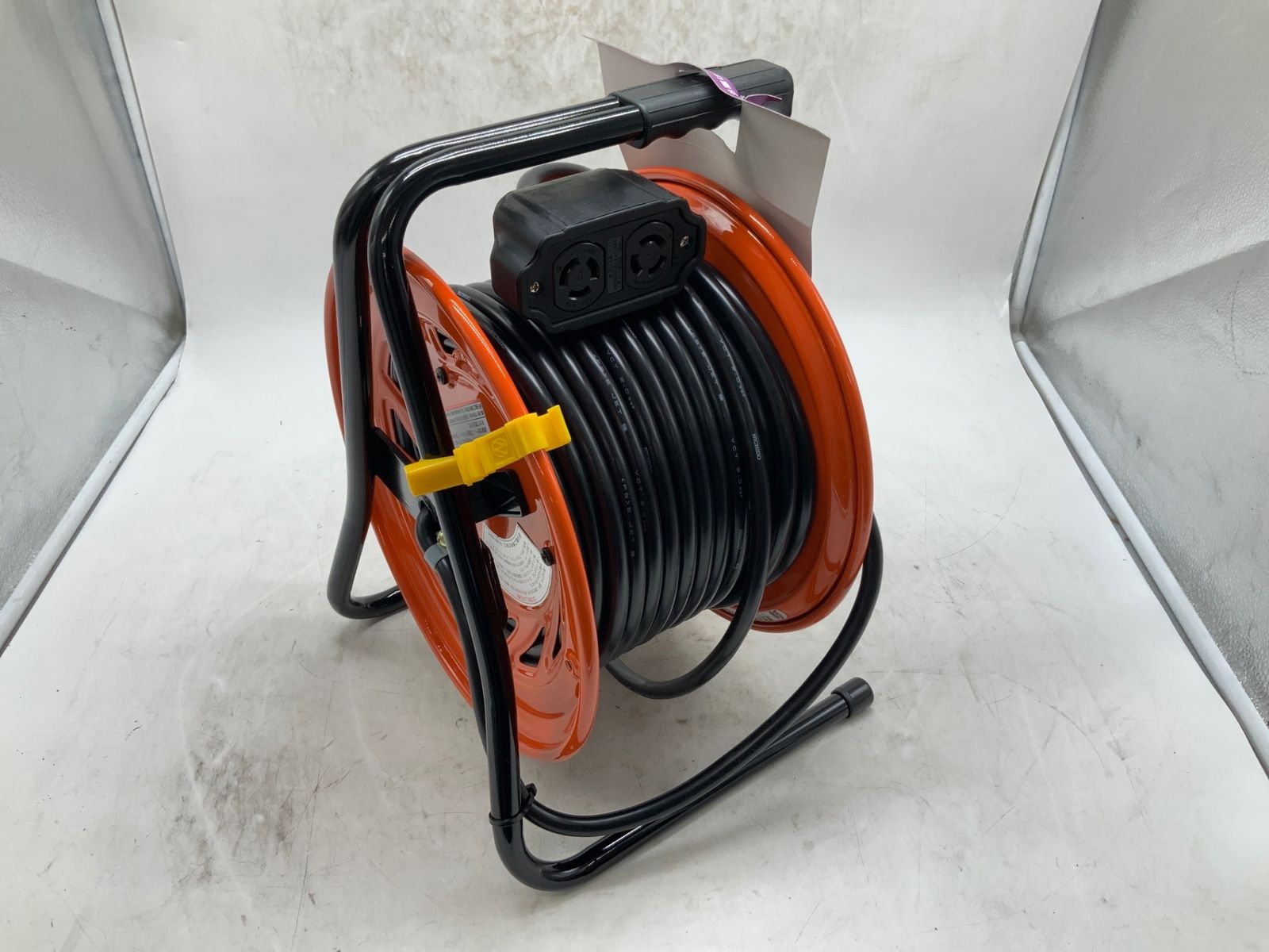 ロック式コンセントプラグ付