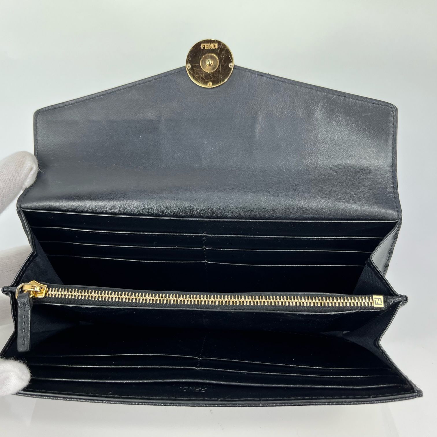 未使用に近い フェンディ 長財布 エフイズ コンチネンタル ズッカ かはそう様専用 美品☆ FENDI フェンディ 長財布 コンチネンタル