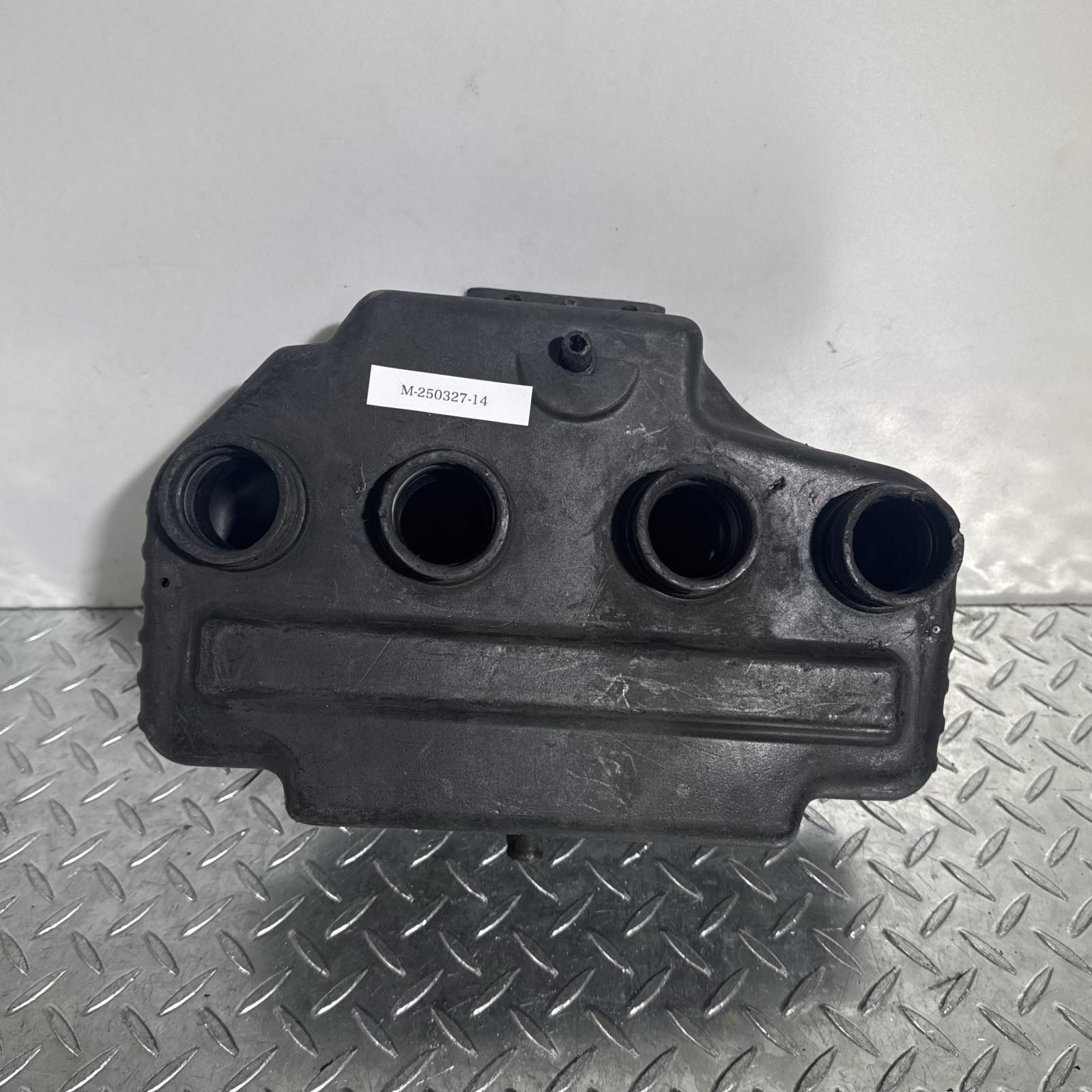 SUZUKI GS1000 エアクリーナーボックス スズキ [M-250327-14] SUZUKI GS1000 エアクリーナーボックス スズキ - メルカリ