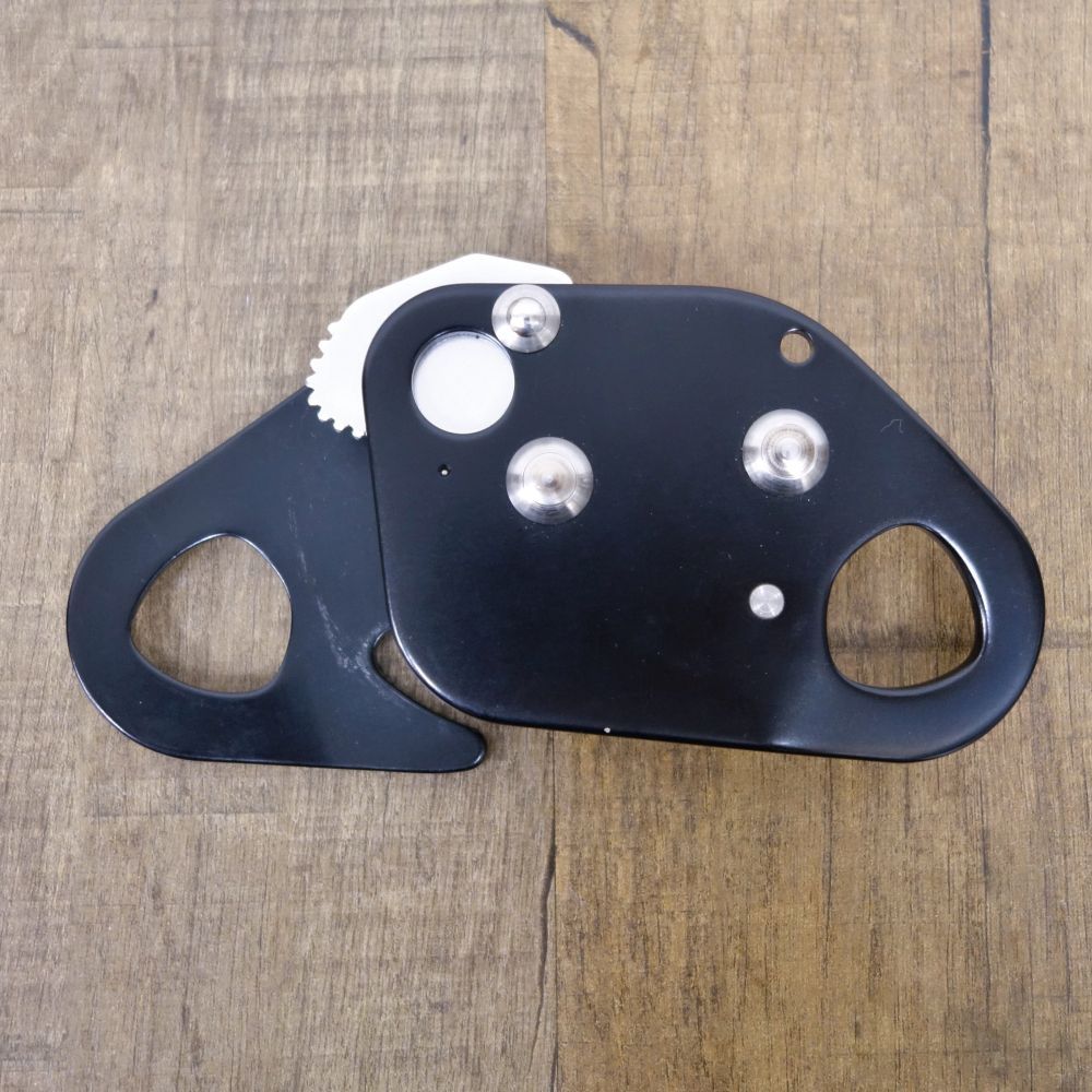 未使用 シンギングロック SingingRock ロッカー セルフブレーキングデバイス 登山 クライミング アウトドア 未使用 シンギングロック SingingRock ロッカー セルフブレーキ