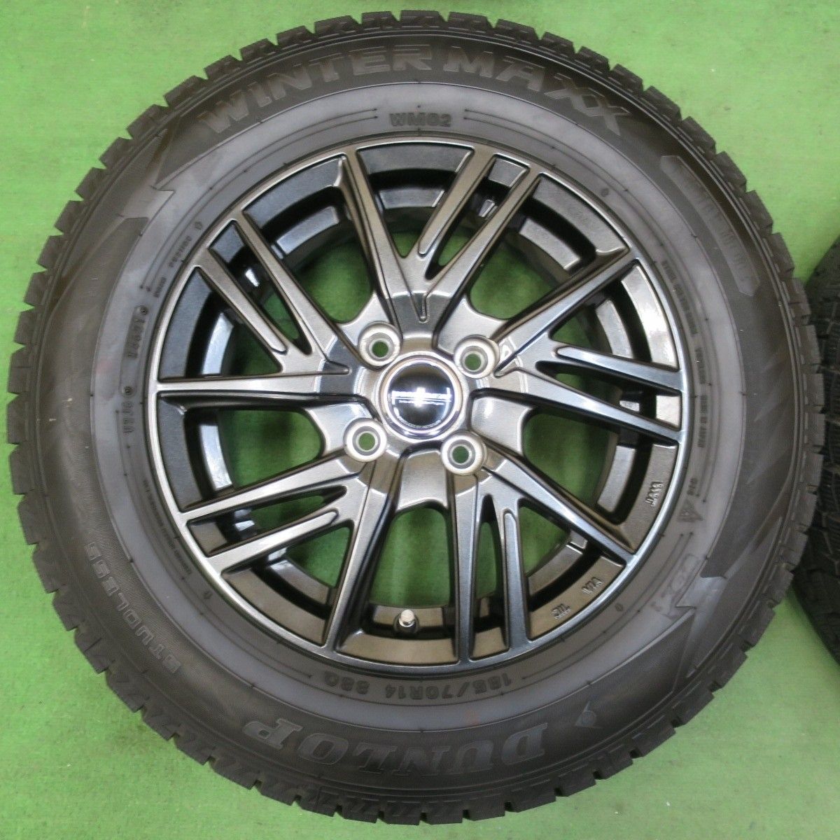 バリ溝！21年！キレイ！9.5分以上☆スタッドレス 185/70R14