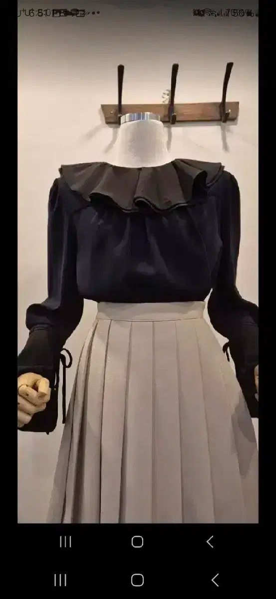 ラギシュエット フリルネックデコレーション