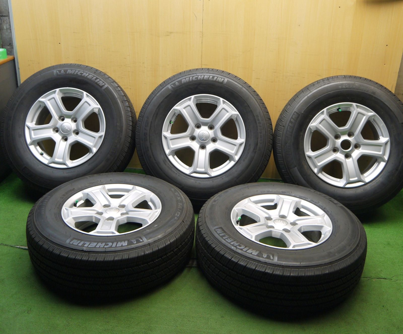 超バリ溝 キレイ ほぼ10分 ジープ ラングラー 純正 245 75R17 ミシュラン LTX M S2 17インチ PCD127 5H 3111602TNス