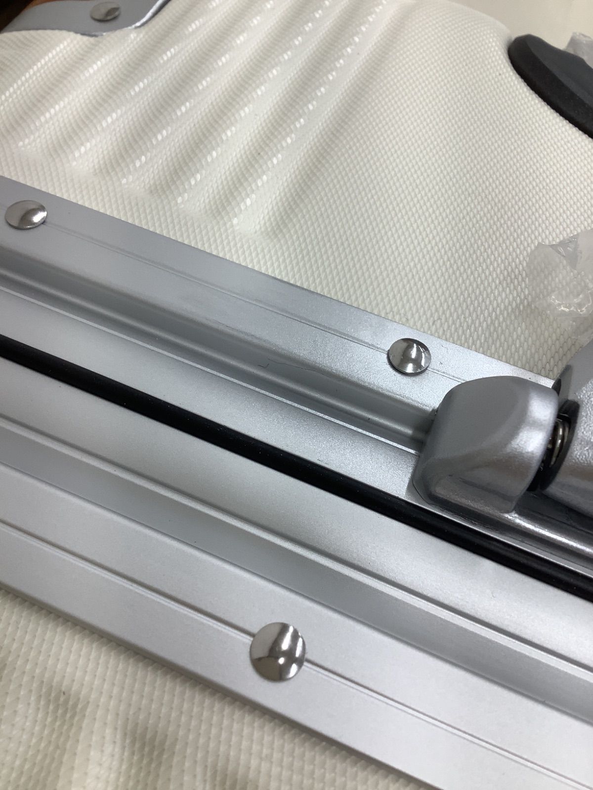 AU YG25100123 スイスミリタリー プレミアム Cタイプ 64L SM-C624