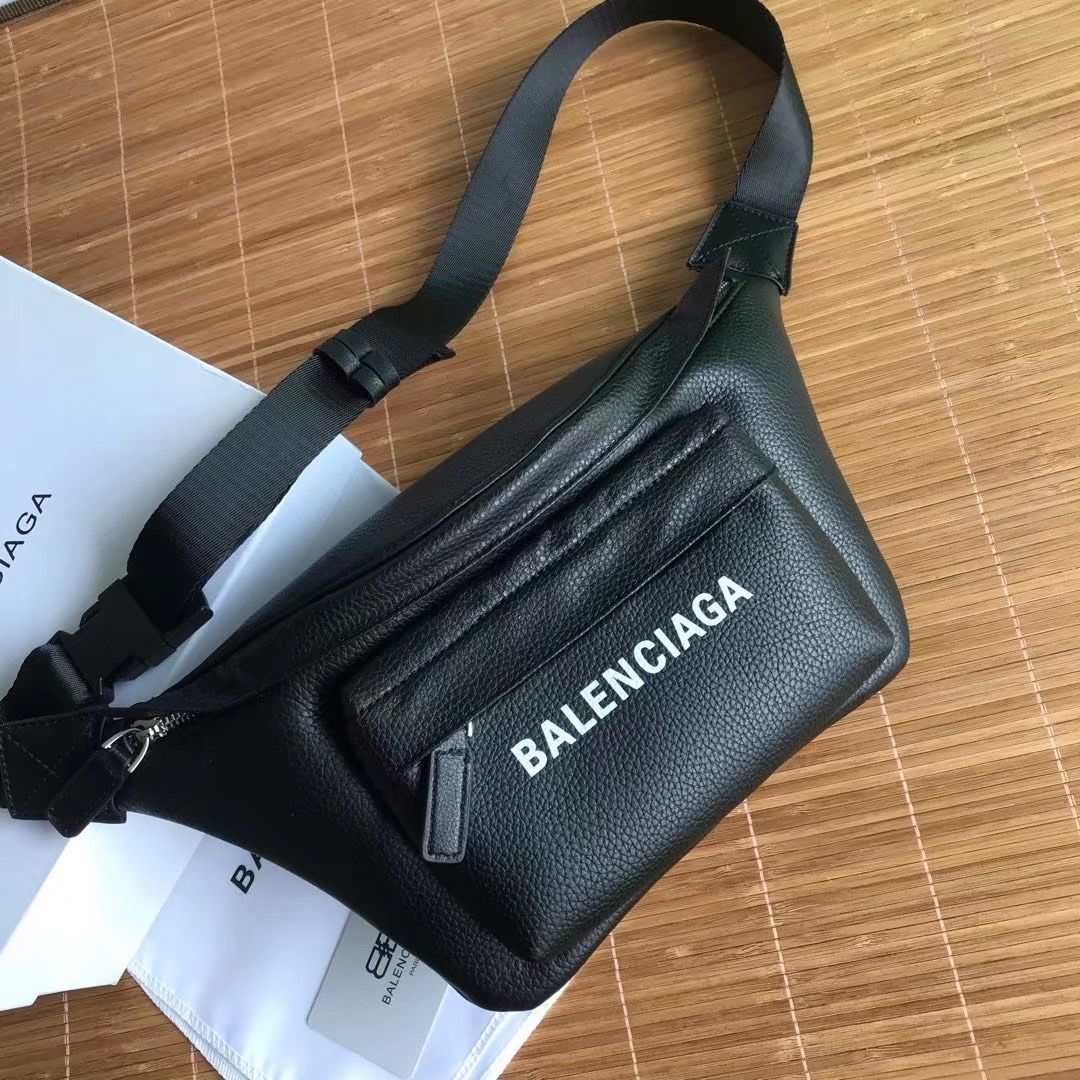 国内正規バレンシアガ ボディバッグ ウェストバッグ Balenciaga 国内正規バレンシアガ ボディバッグ ウェストバッグ Balenciaga