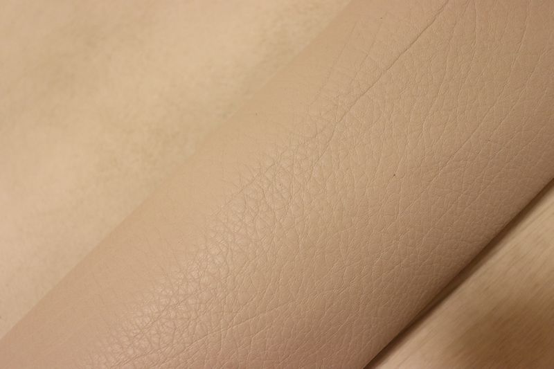 サンドベージュ 96ds クロム革 バッファロー革 国産 レザー スムース加工 はぎれ 一枚革 レザークラフト 革 皮 本革 diy 生地 材料