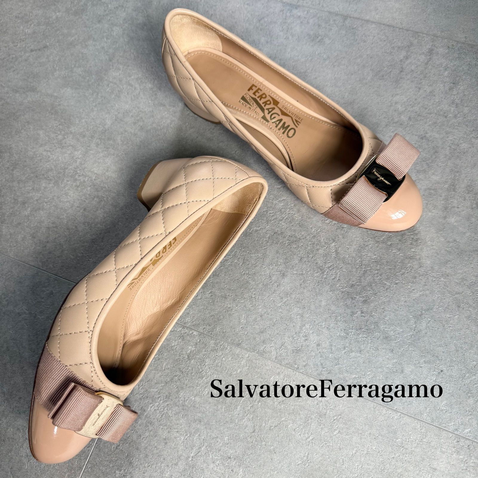 美品 SalvatoreFerragamo サルヴァトーレフェラガモ ヴァラリボン
