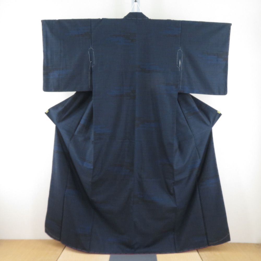 特選 大島紬 着物 中古 正絹 袷 カジュアル 9マルキ 花模様 菊 七宝文様 焦茶色 身丈164cm 裄64.5cm L きもの北條 A874-1 着物だいやす 535□本場大島紬□飾り縞文 黒×紫 9マルキ