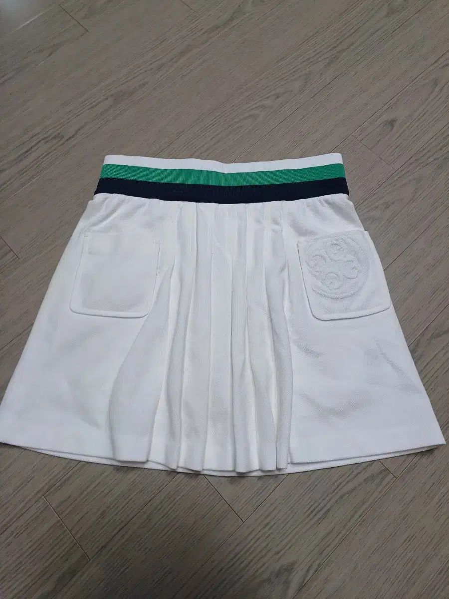 新入荷G/FORE韓国ジーフォア レディーススカートsize70ホワイト G/FORE(ジーフォア) ホワイト プリーツ スカート 67 - メルカリ