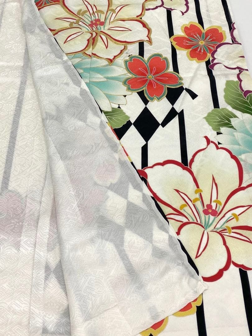 振袖 仮絵羽 刺繍 金駒 金彩 紋意匠 百合 桜 正絹 未仕立て品 八掛付き