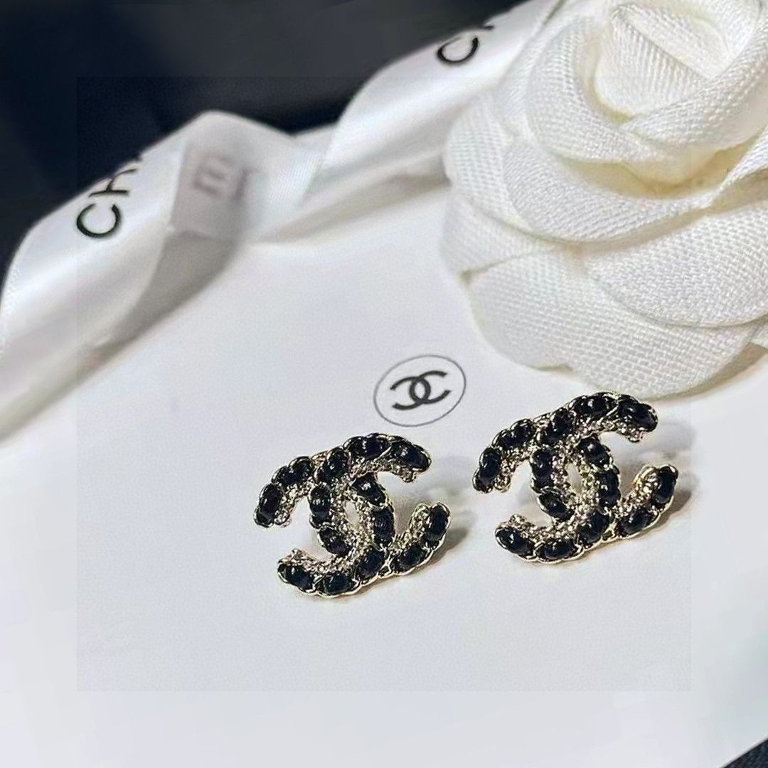 今日特価】Chanel シャネル スワロフスキー クリスタル レザー