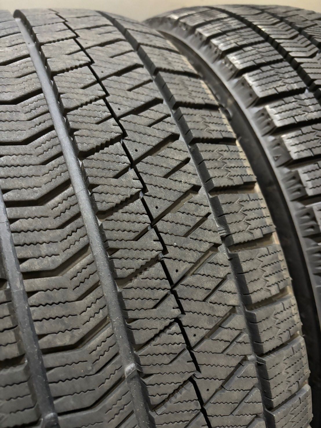 225 40R18 BRIDGESTONE VRX2 19年製 スタッドレス 4本 ブリヂストン ブリザック 南4-K237 TRITUETUBI_COM