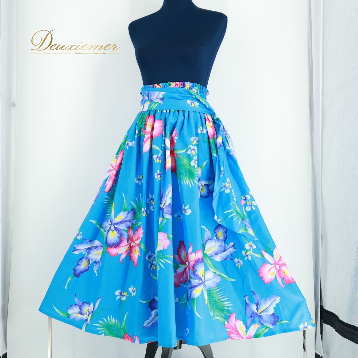 【美品 ハワイ製フラダンス用衣装】アクアブルー Pukalani Fashion フラダンス 衣装 スカート ブルー系 フラ ダンス 水色 花柄