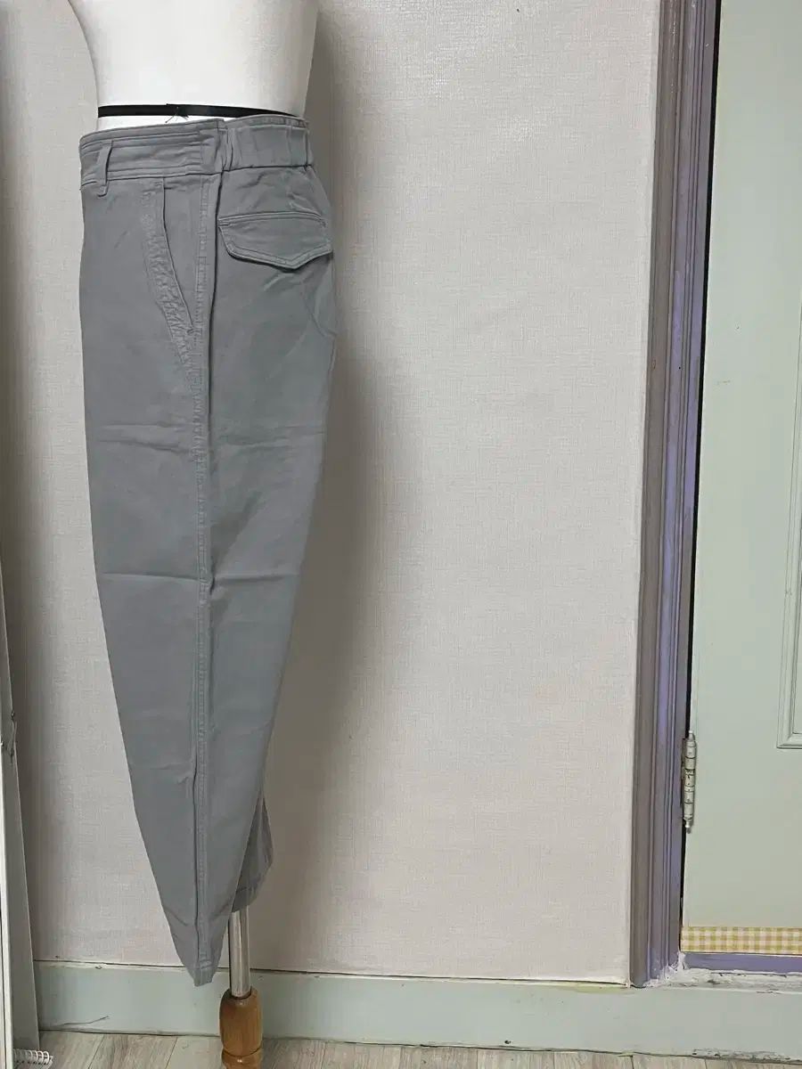 【タグ付き新品】バーバリーパンツ　綿100% チノパン　日本製　ゴルフ タグ付き新品】バーバリーパンツ 綿100% チノパン 日本製 ゴルフにも