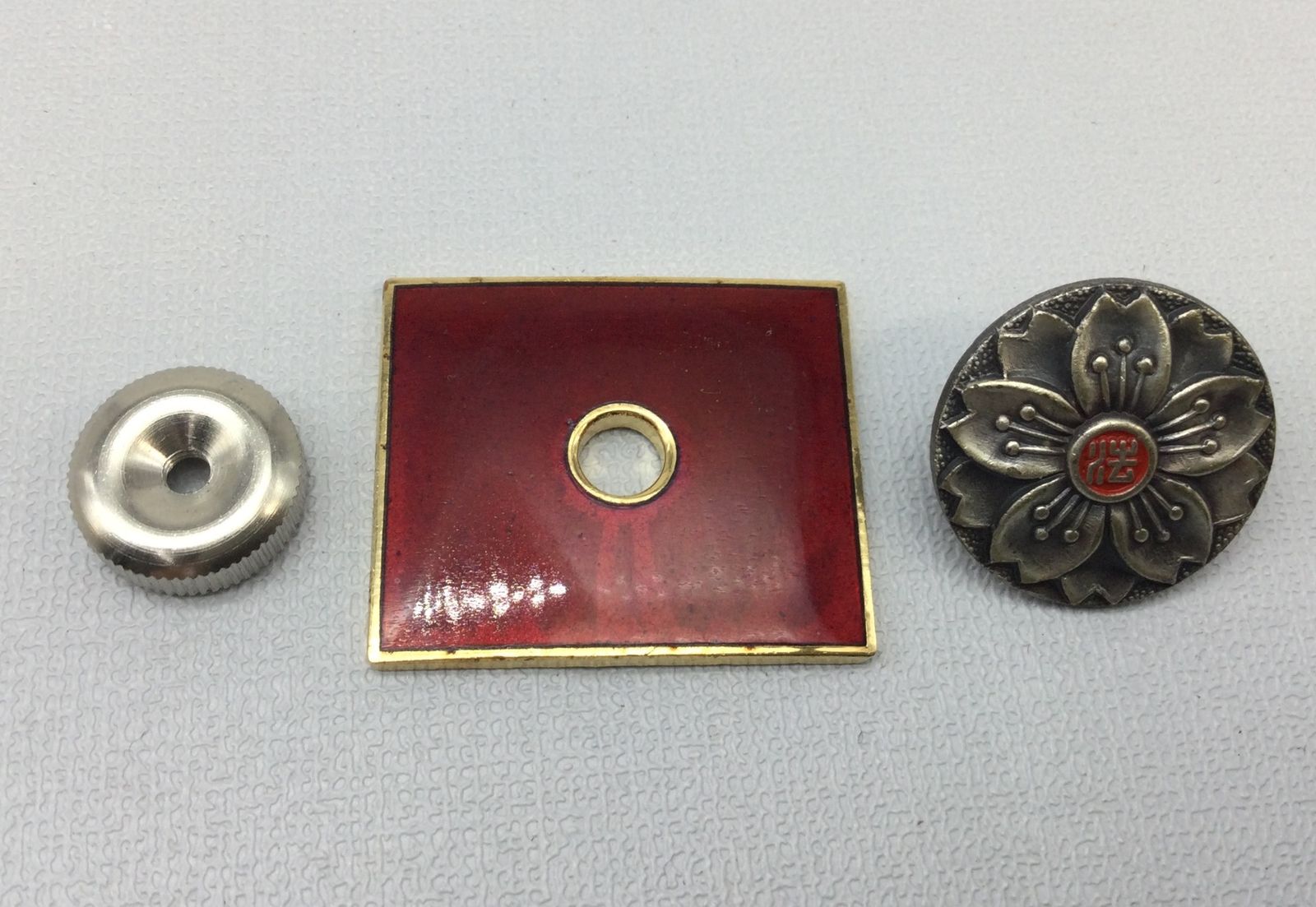 錆びた金属製装飾品 ミリタリー校章バッジヴィンテージ希少レア 団体・メンバー章 M-084 – オリジナルピンバッジ製作 ピンズの王様