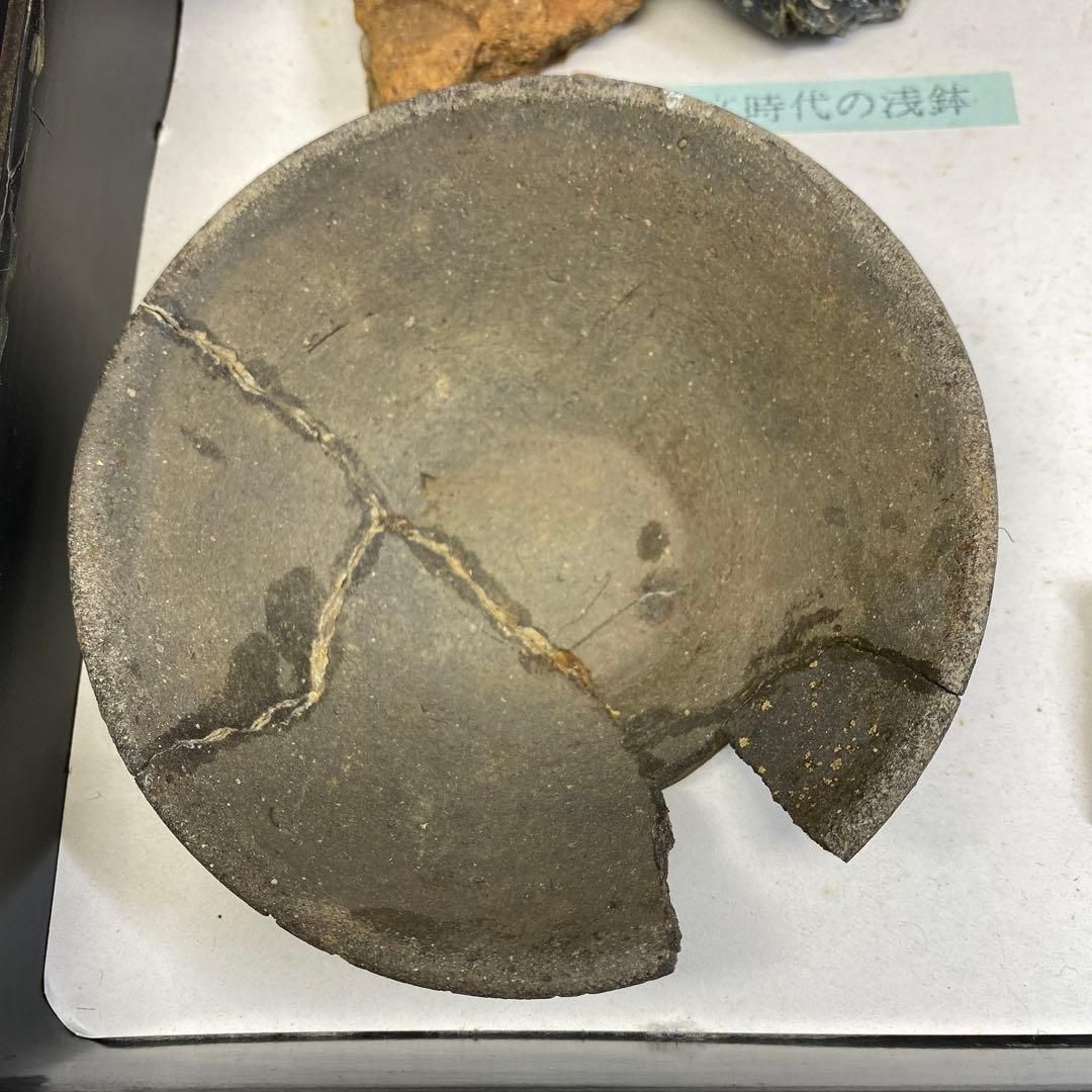 古代 紀元前 石刃、縄文土器陶片等 箱付 東Y6-0723②タヒオ - メルカリ