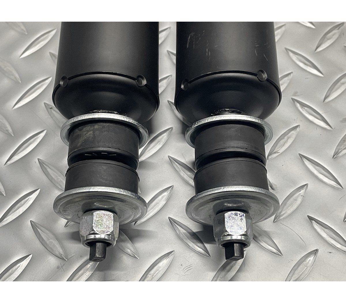 送料無料【新車外し】ジムニーシエラ JB74W 純正サスキット 前