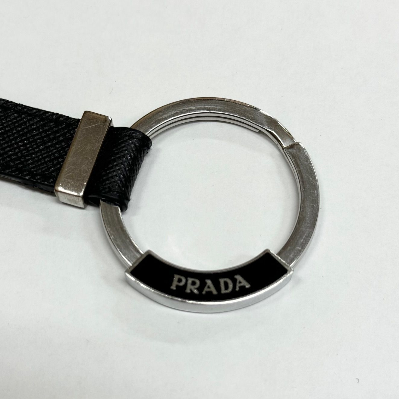 PRADA ブラックレザー キーホルダー　プラダ Brandol / PRADA プラダ キーリング レザー スクエアロゴ