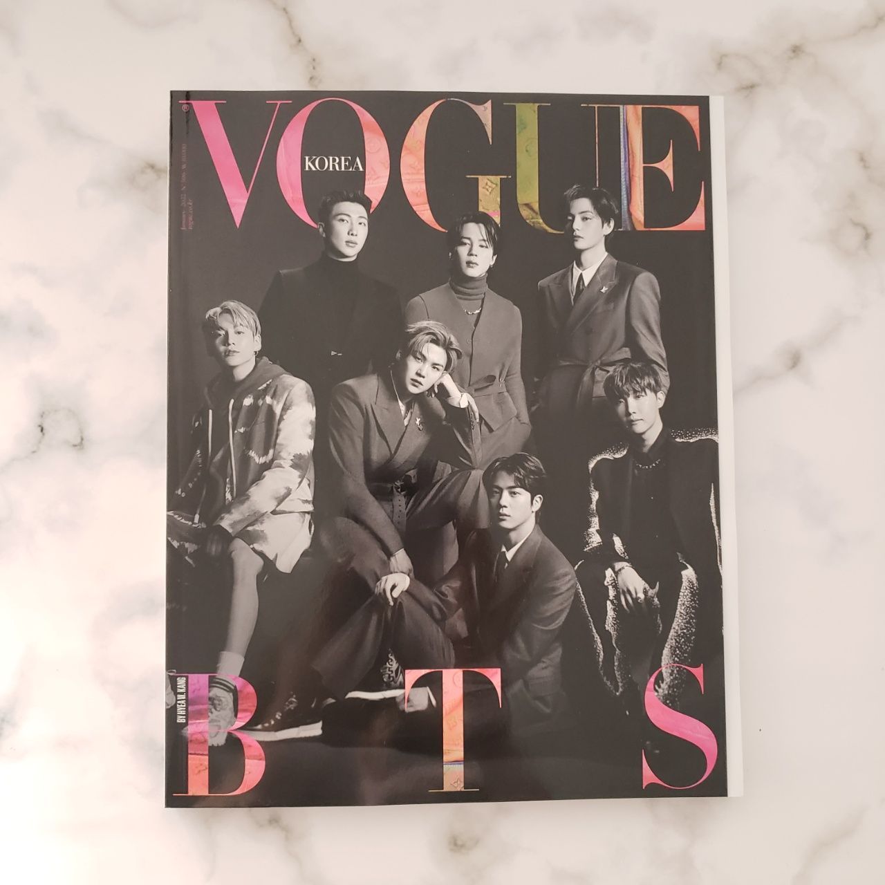 新品【VOGUE KOREA】BTS 3冊セット 2022年1月号 - メルカリ