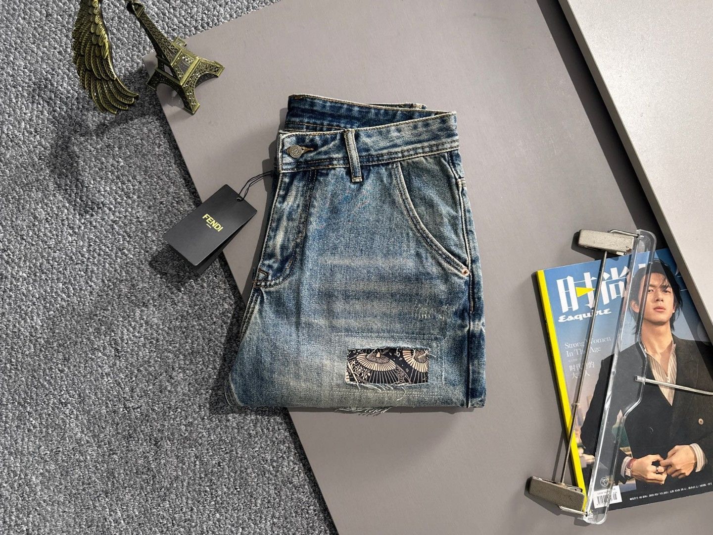 FENDI 25SS FFモノグラム シャンブレーデニム製 ショートパンツ 今日特価】Fendi 2025SS デニムショートパンツ - メルカリ