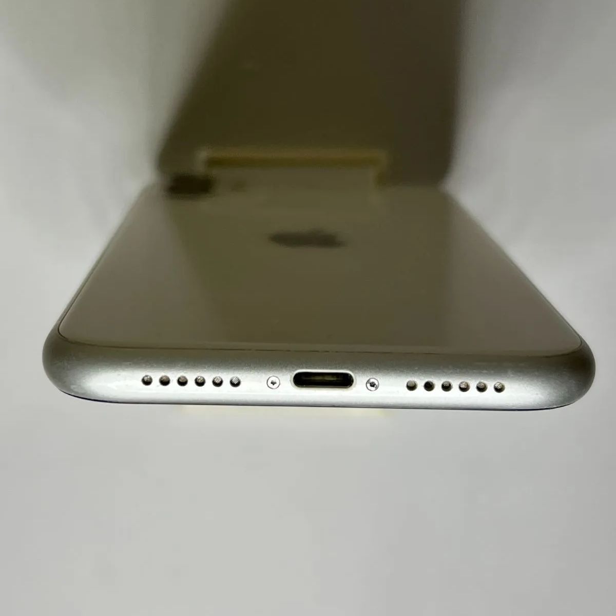 中古品・A品】iPhone 11 128GB ホワイト バッテリー最大容量100