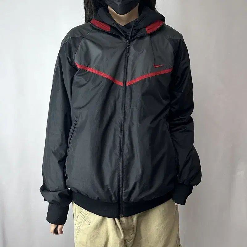 L Nike(ナイキ） オールドスクール ウインドブレーカー ジャケット