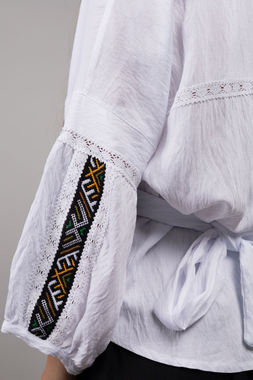  ウクライナ刺繍ヴィシヴァンカ グラージュ ニジンカ 平行縫い 手刺繍 チュニック リボン 麻 レディース フリーサイズ 五分袖 七分袖 チュニック