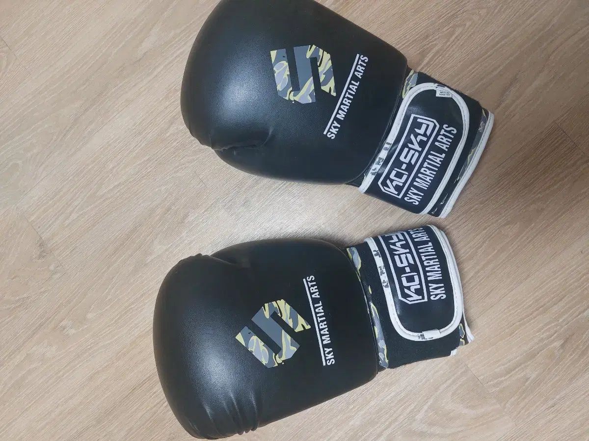 定価2.8万】ISAMI BOXER 本革グローブ 8oz 赤×白 定価2.8万】ISAMI