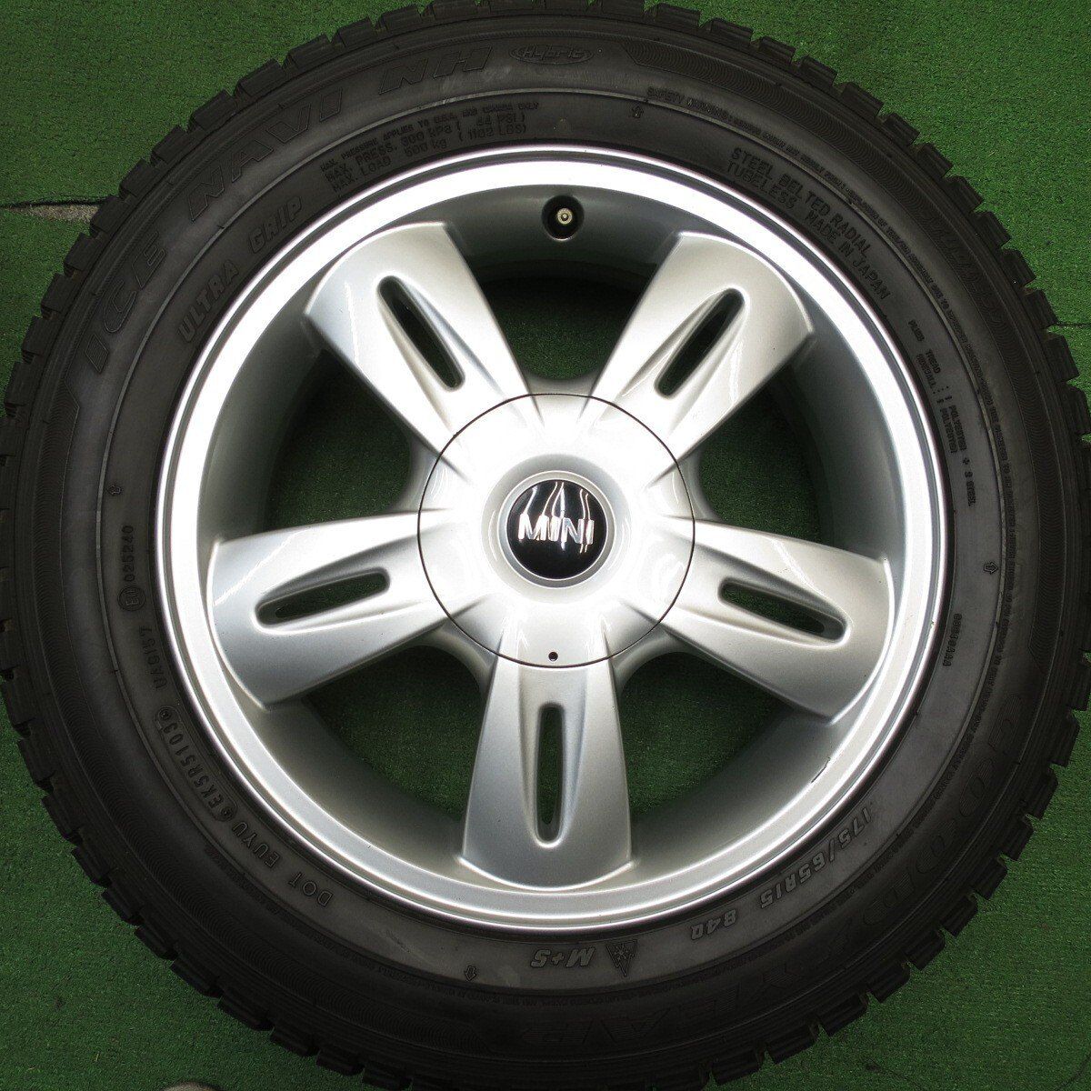 バリ溝!ほぼ10分☆MINI ミニ クーパー 純正 175/65R15 バリ溝!ほぼ10分☆MINI ミニ クーパー 純正 175/65R15