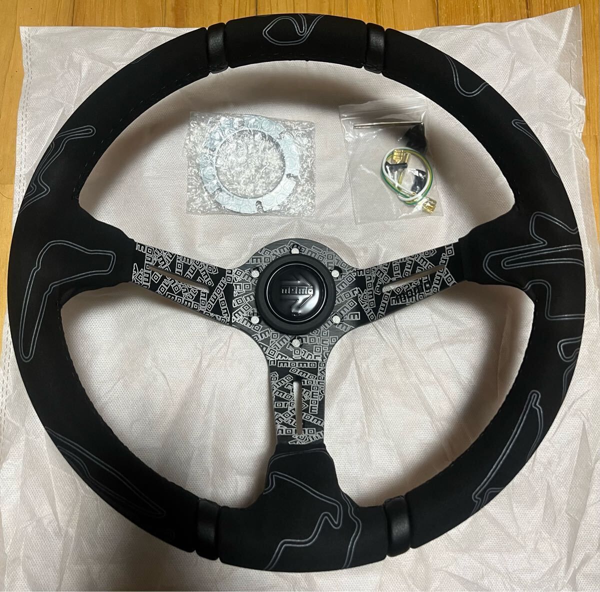 momo ウルトラ ステアリング 汎用 社外 モモ ブラック エディション ULTRA BLACK EDITION ディープコーン 350mm