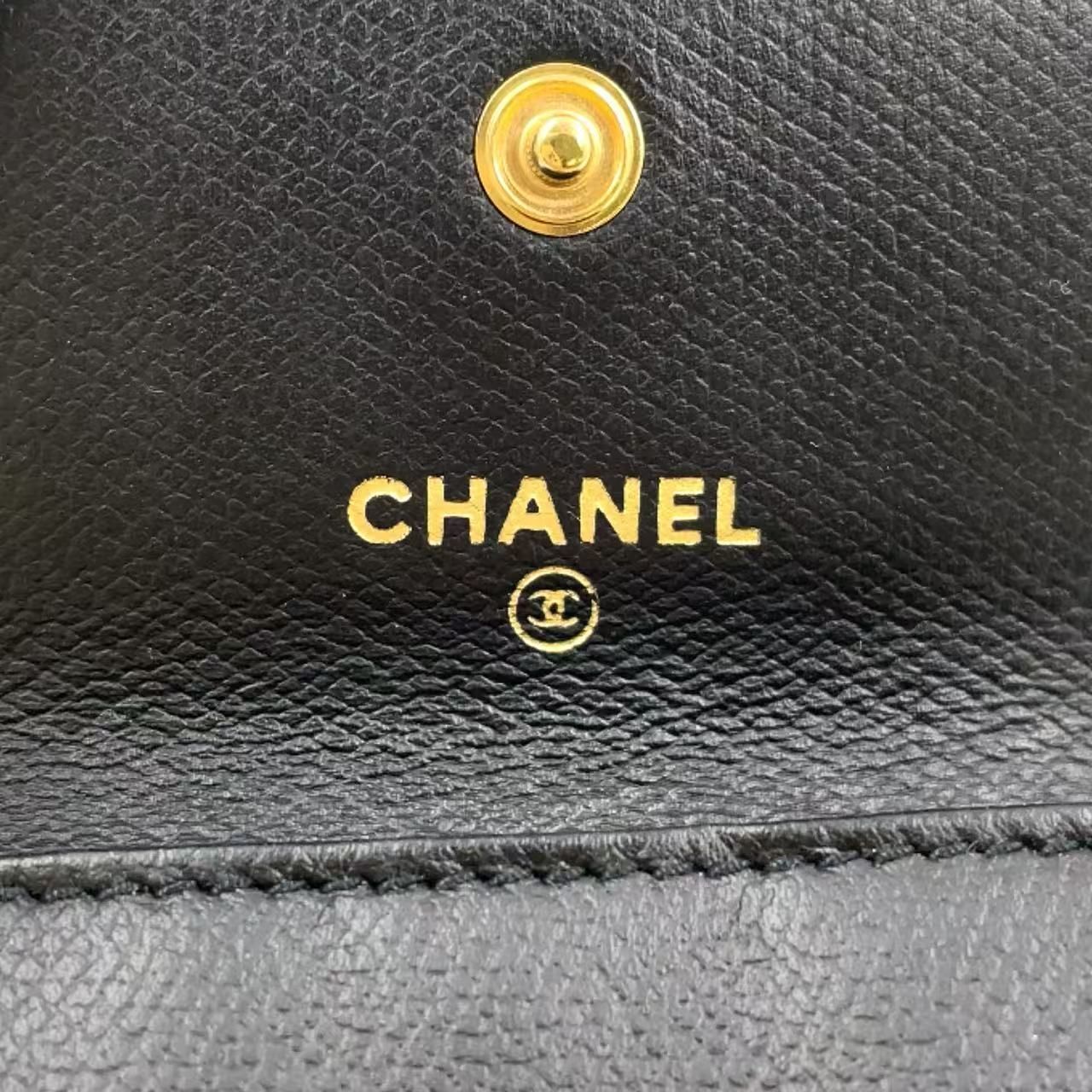 ブラック ポーチ