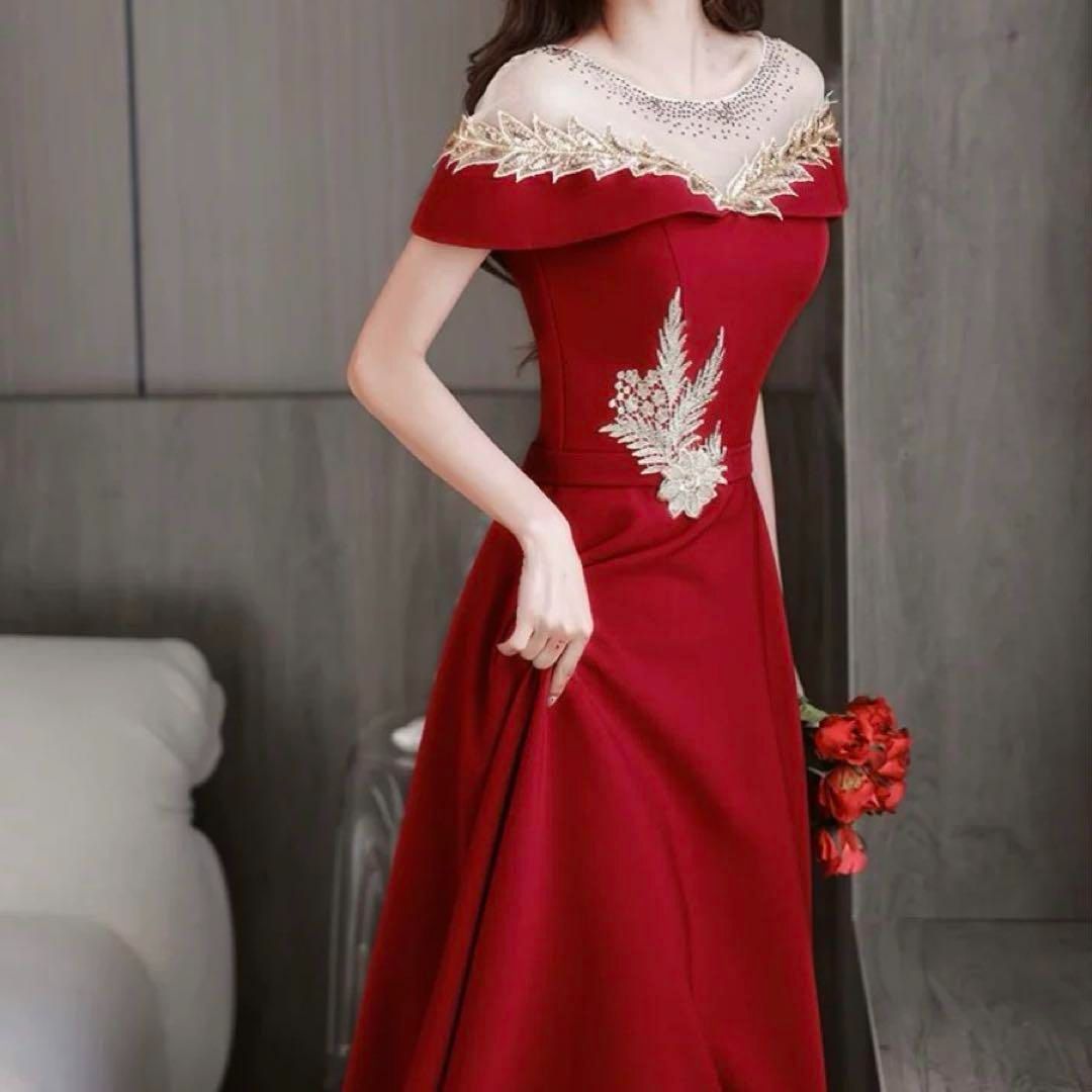 お花のデザインがオシャレで可愛い  イブニングドレス♩.• お花のデザインが可愛い フワフワ オシャレなイブニングドレス