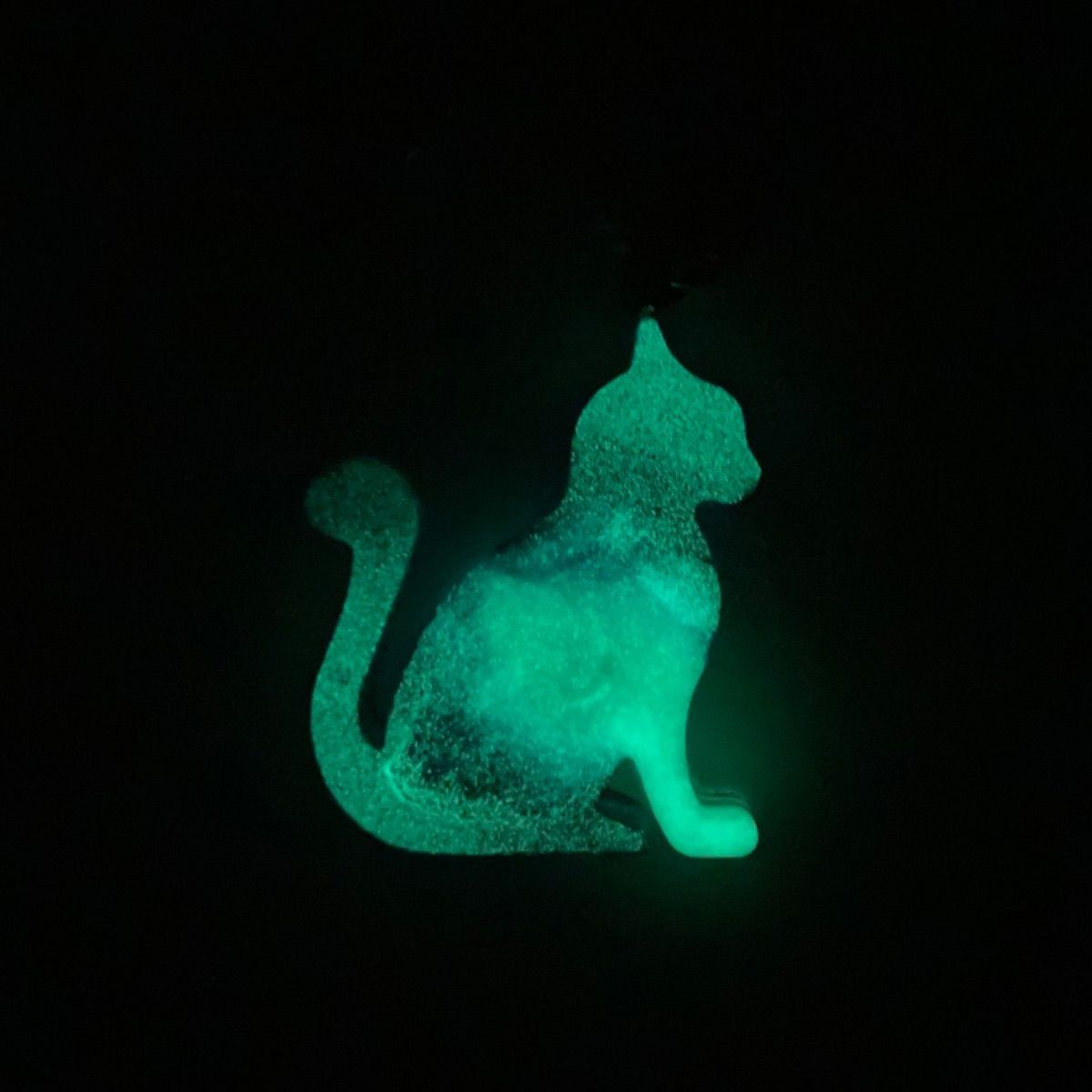 光る》横向き 猫 キーホルダー チャーム レジン #9 - メルカリ