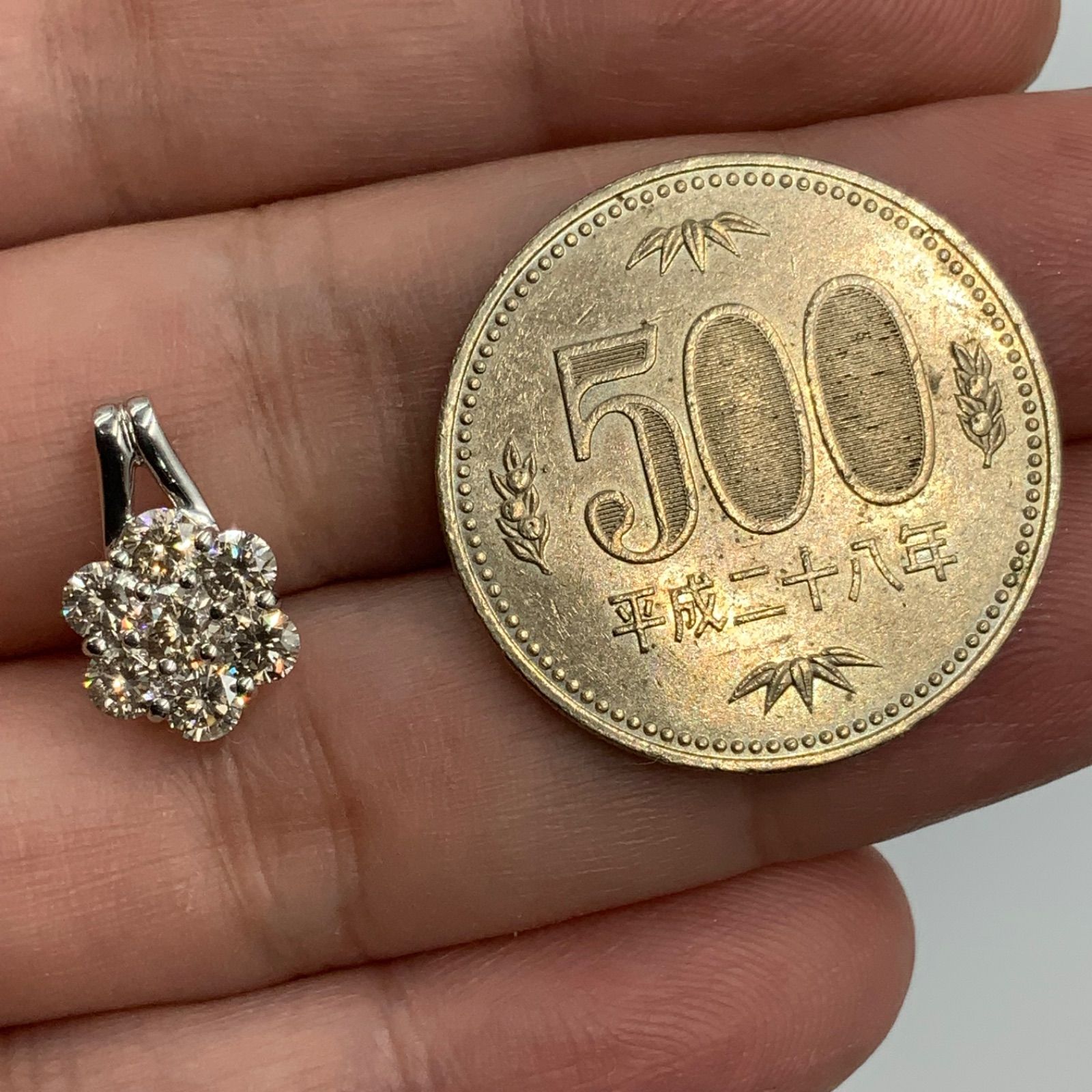 Pt900 フラワー ダイヤ ペンダント 1ct 1.8g