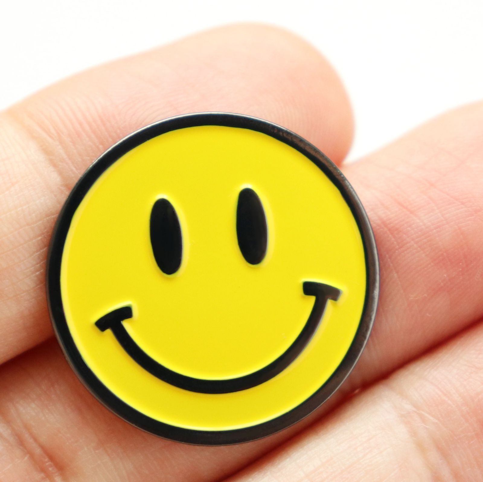 にこちゃんピンバッジ(6個） ピンバッジ スマイルマーク かわいいニコちゃん 笑顔のピンズ 合金製