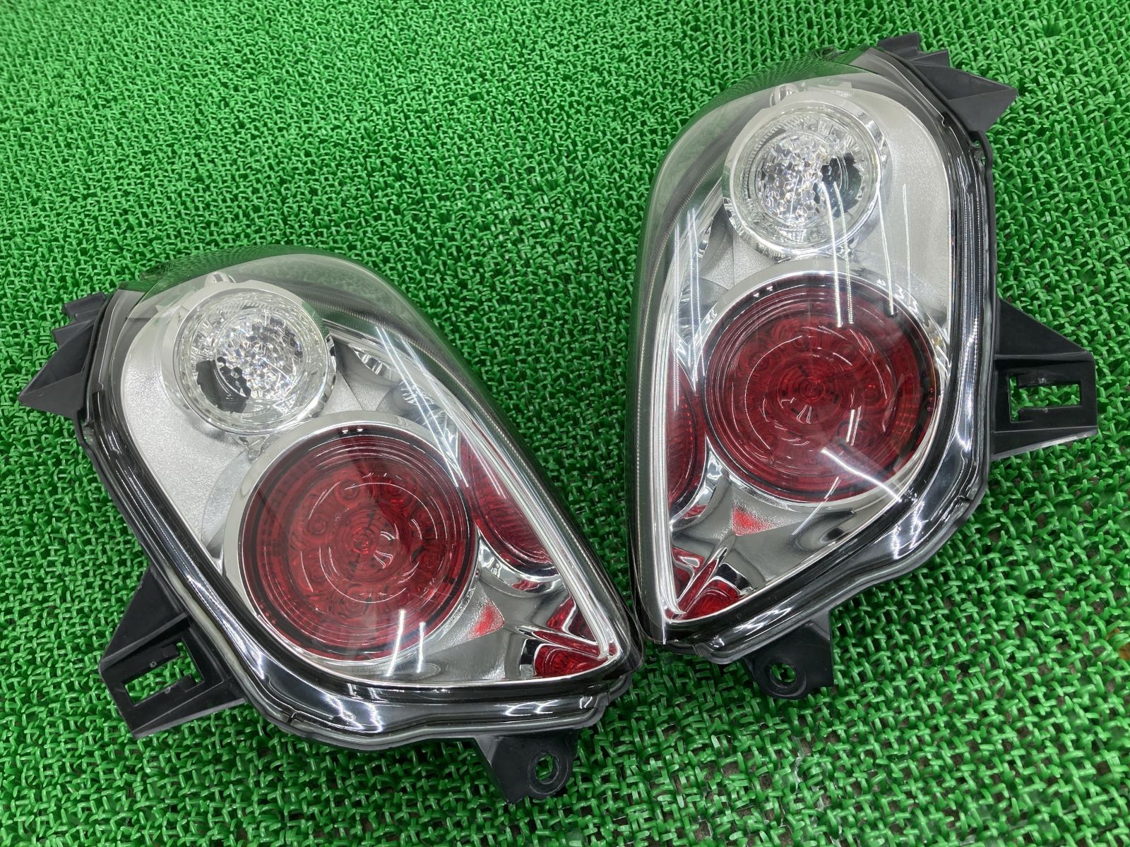 フォルツァZ テールランプ 左右 P6204 ホンダ 純正 中古 バイク 部品 MF08 後期 綺麗 良品 割れ欠け無し 車検 Genuine