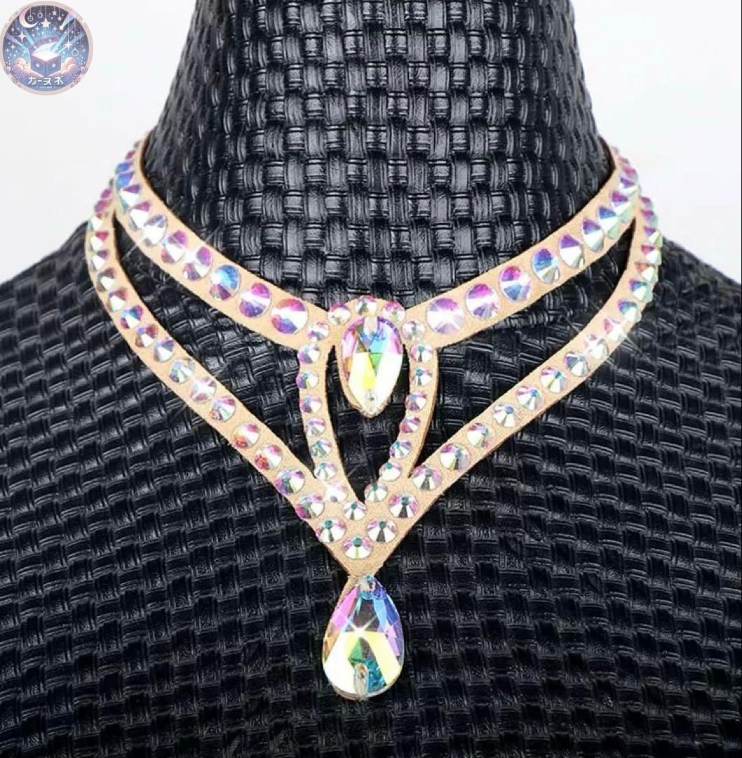 キラキラ光る石でお顔を華やかに 競技会やデモにオススメ