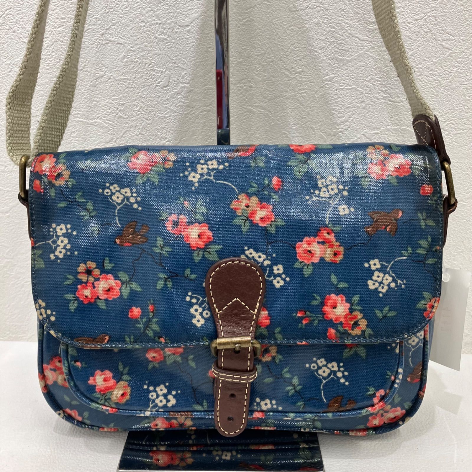 キャスキッドソン ショルダーバッグ 新品未使用 花柄 鳥柄 防水 コーティング Cath Kidston - Cath Kidson ショルダーバッグ カバン 花柄 鳥