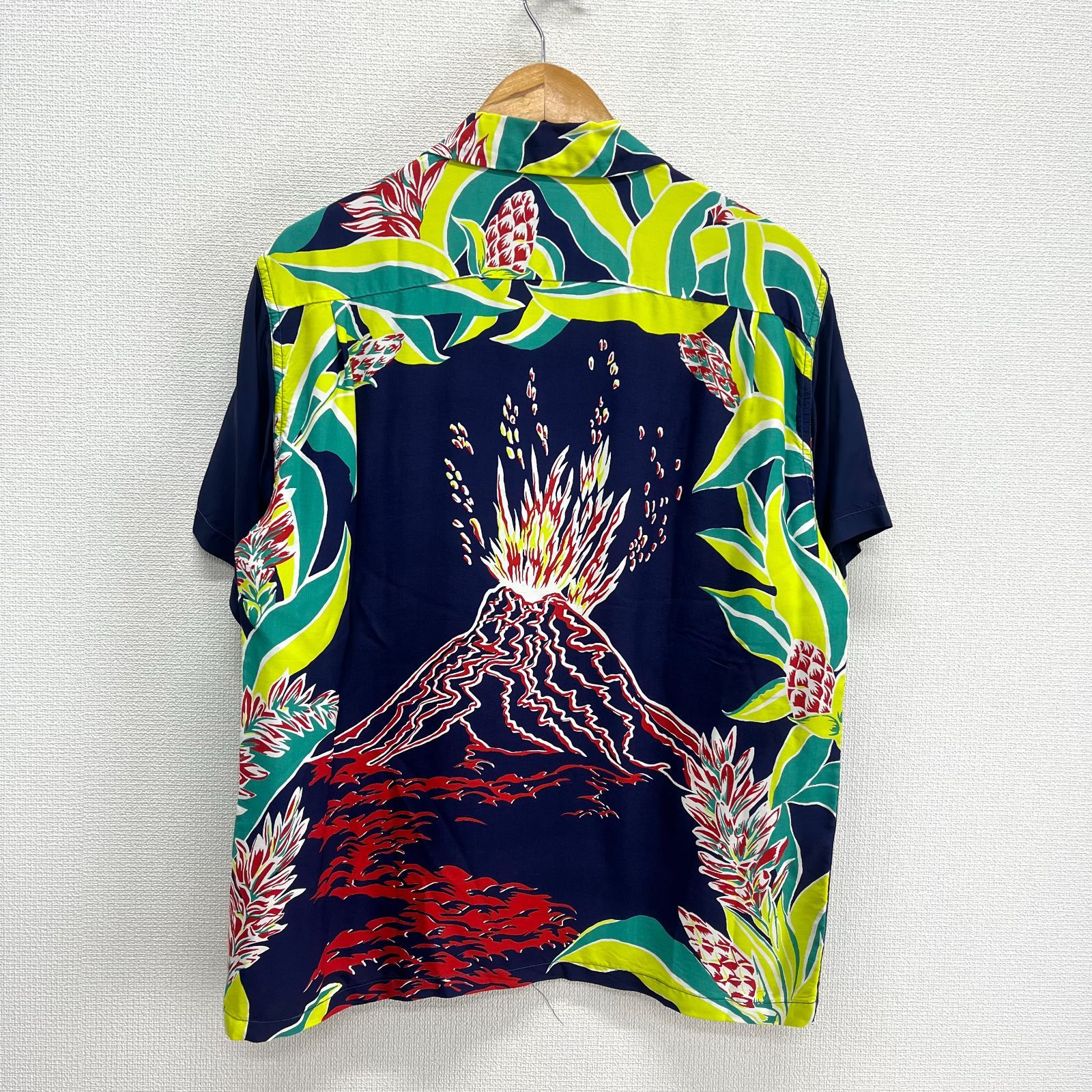 SUN SURF サンサーフ SS33566 RAYON S|S SPECIAL EDITION SURFRIDERS SPORTWEAR VOLCANO アロハシャツ ハワイアン レーヨン S 10104911