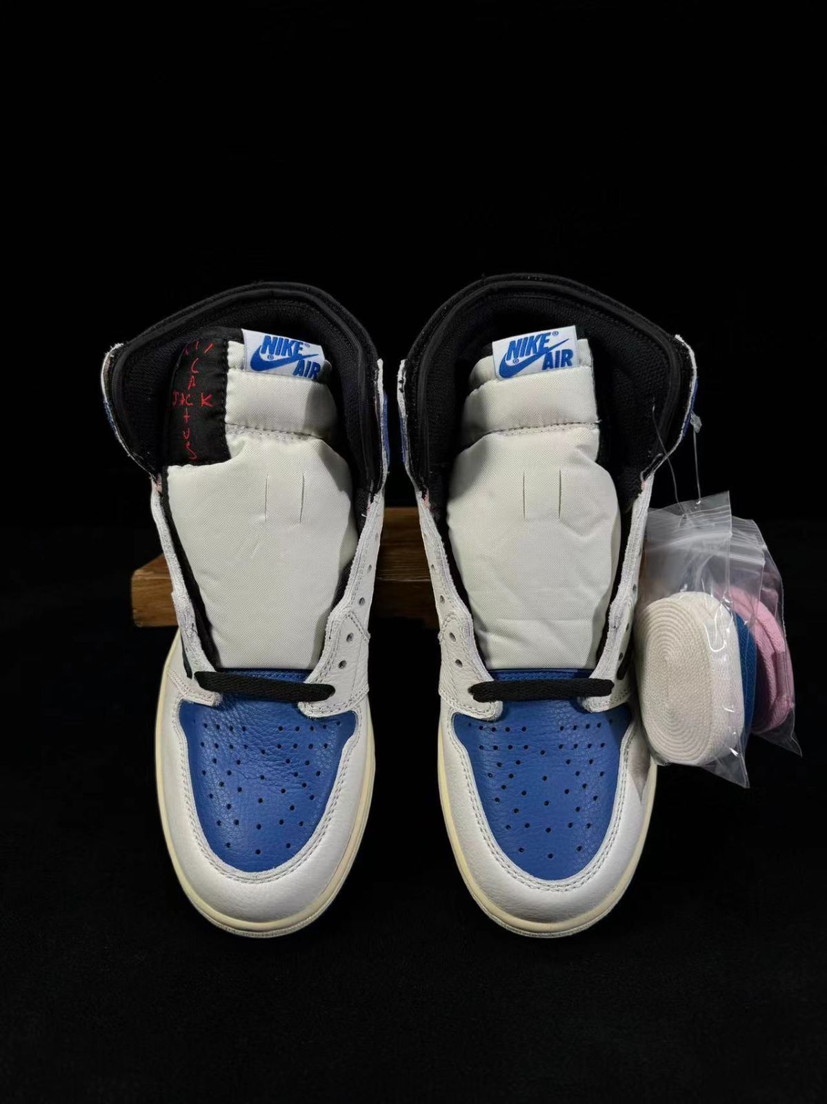 TRAVIS SCOTT × FRAGMENT DESIGN × NIKE AIR JORDAN 1 RETRO HIGH OG SP "MILITARY BLUE" SAIL/BLACK-MILITARY BLUE-SHY PINK