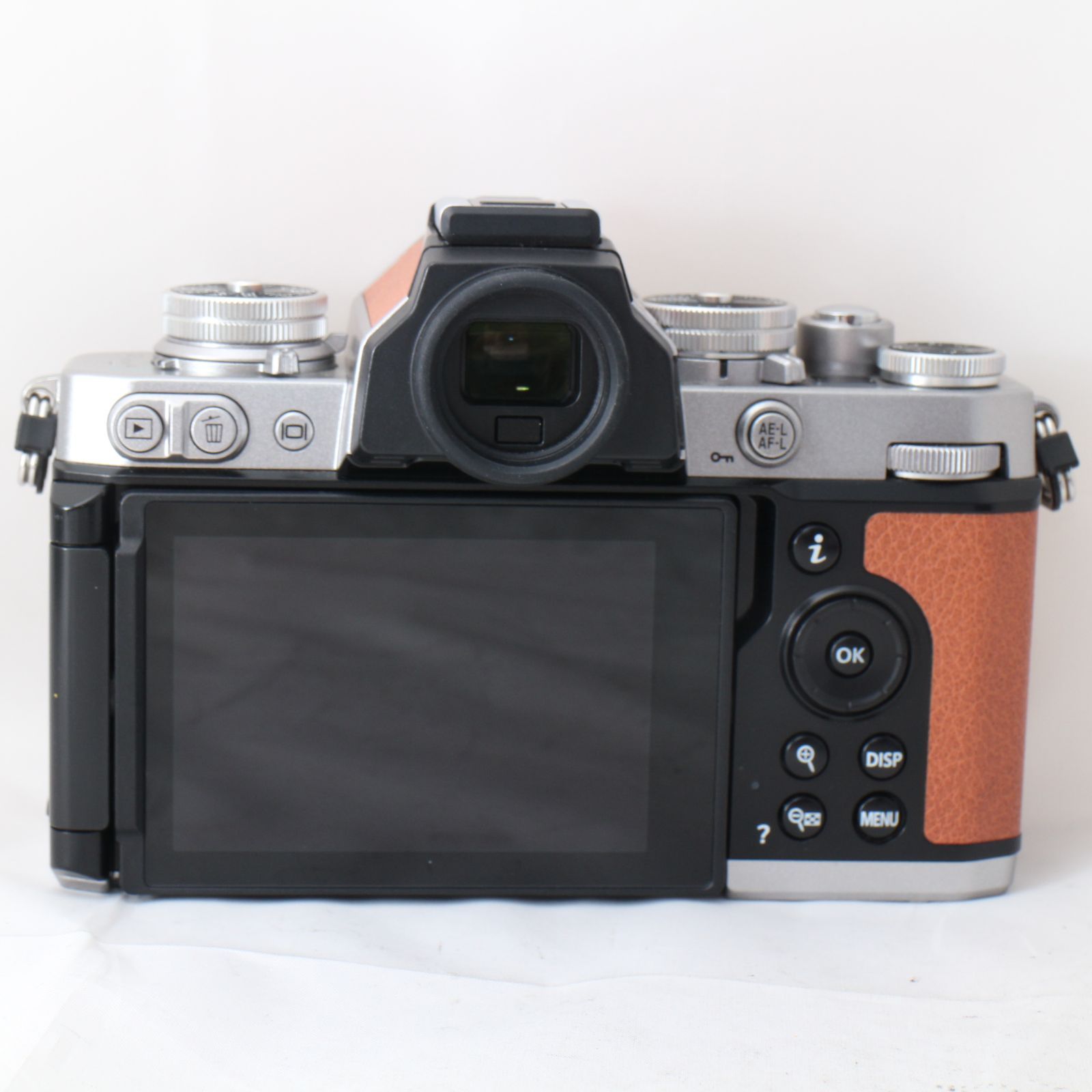 ★極上品★Nikon Z fc ボディ アンバーブラウン ショット数78回】Nikon Z fc ボディ アンバーブラウン - メルカリ