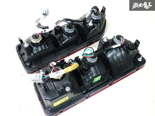 スズキ 純正 JC74W ジムニー ノマド テールランプ テール 左右セット ☆新車外し☆ スズキ 純正 JC74W ジムニー ノマド NOMADE テール