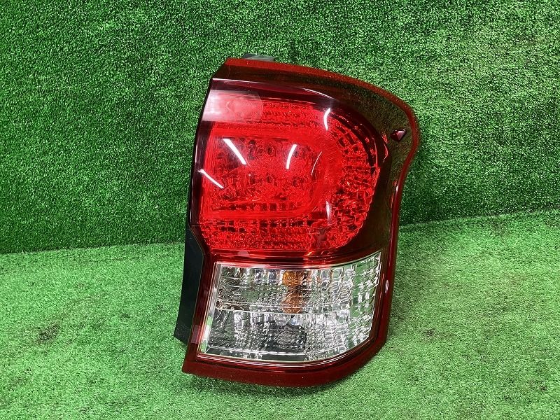 カローラフィールダー NZE164G 右テールランプ テールライト 1.5X コイト 13-102 81551-13730 9AF